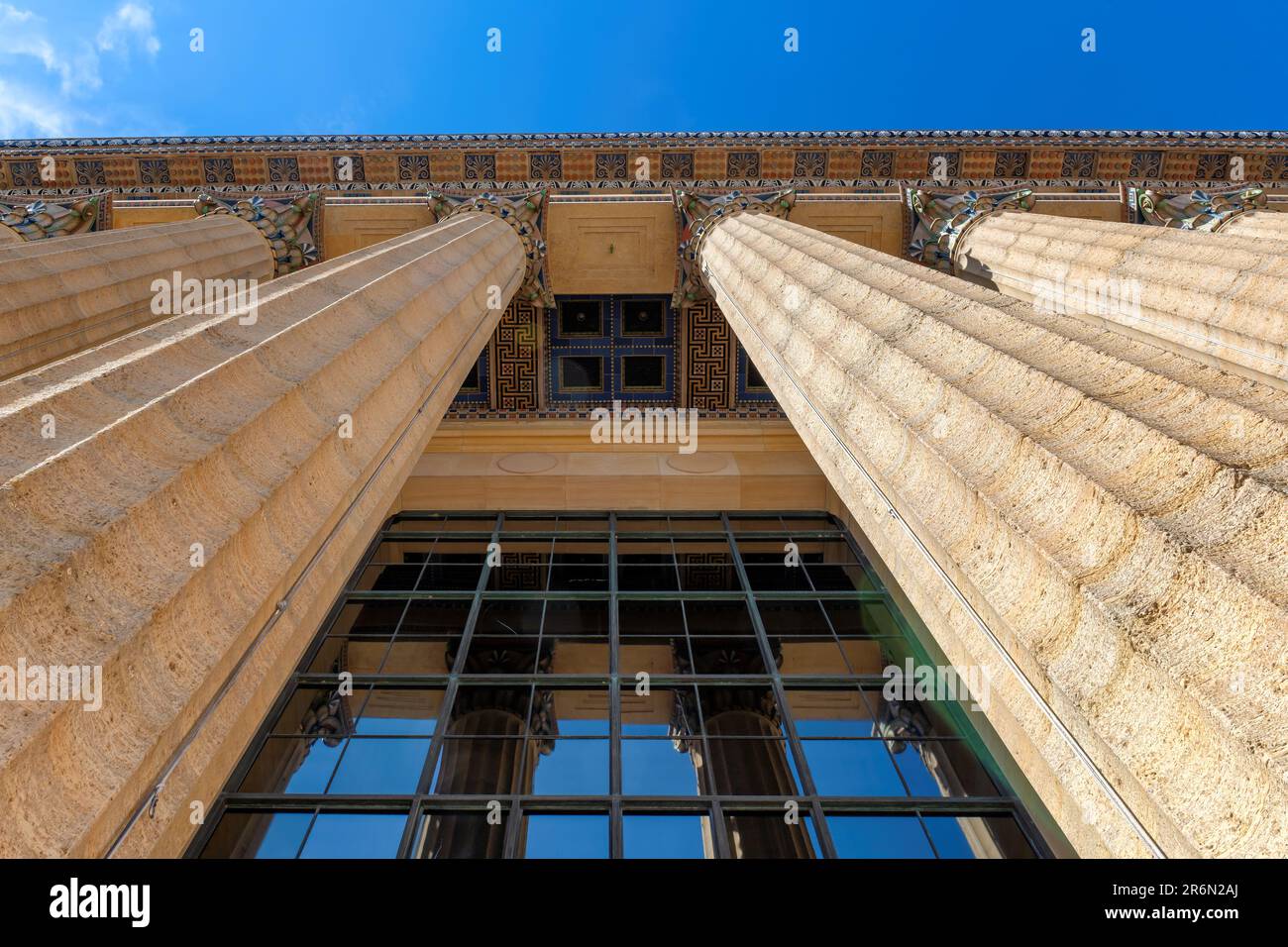 Facciata con colonne antiche del vecchio edificio nel Philadelphia Museum of Art, Philadelphia, Pennsylvania. Foto Stock