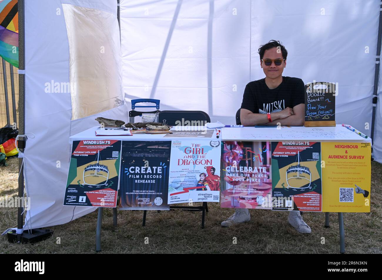 Migliaia di partecipanti al Lambeth Country Show 2023 in una calda giornata estiva al Brockwell Park, Londra, Regno Unito. Credit: Vedi li/Picture Capital/Alamy Live News Foto Stock