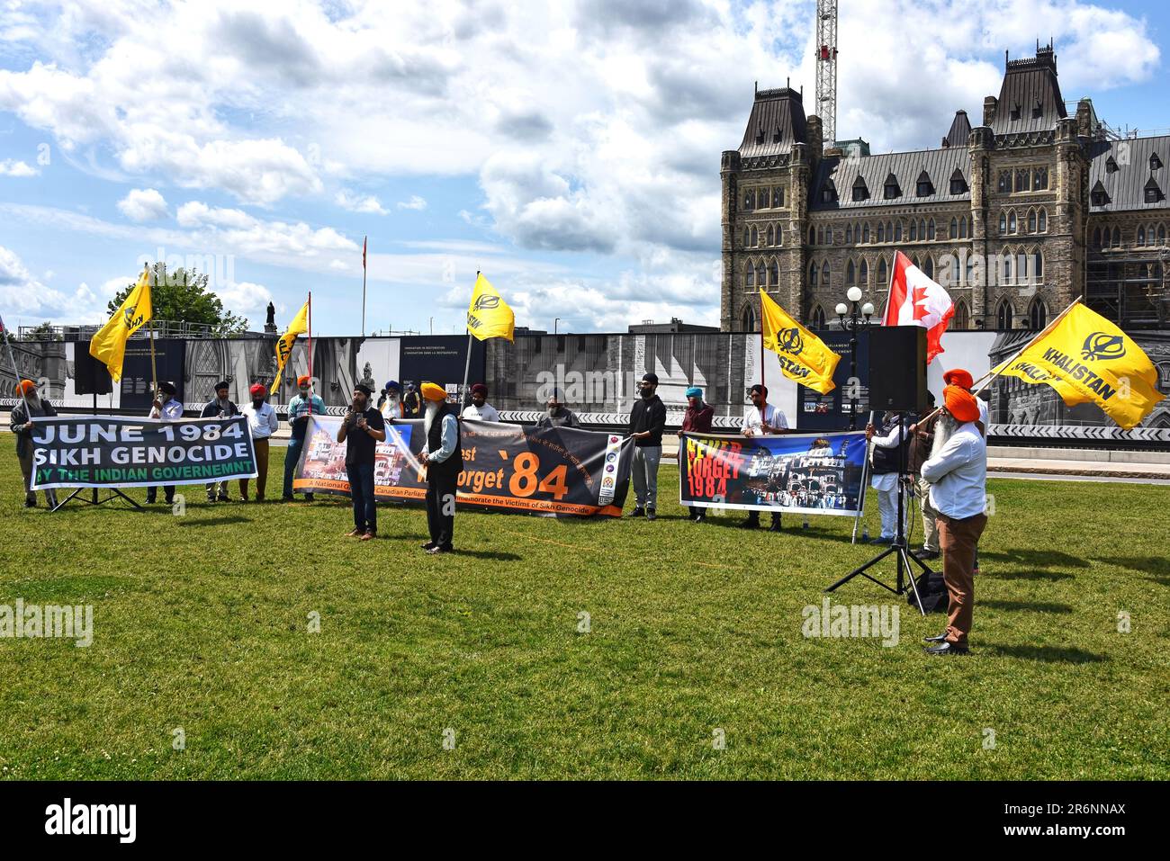 Ottawa, Canada - 10 giugno 2023: Membri del movimento Khalistan, un movimento separatista che cerca di creare una patria per i Sikh un nuovo stato sovrano chiamato Khalistan ha una protesta, raduno su Parliament Hill. Foto Stock
