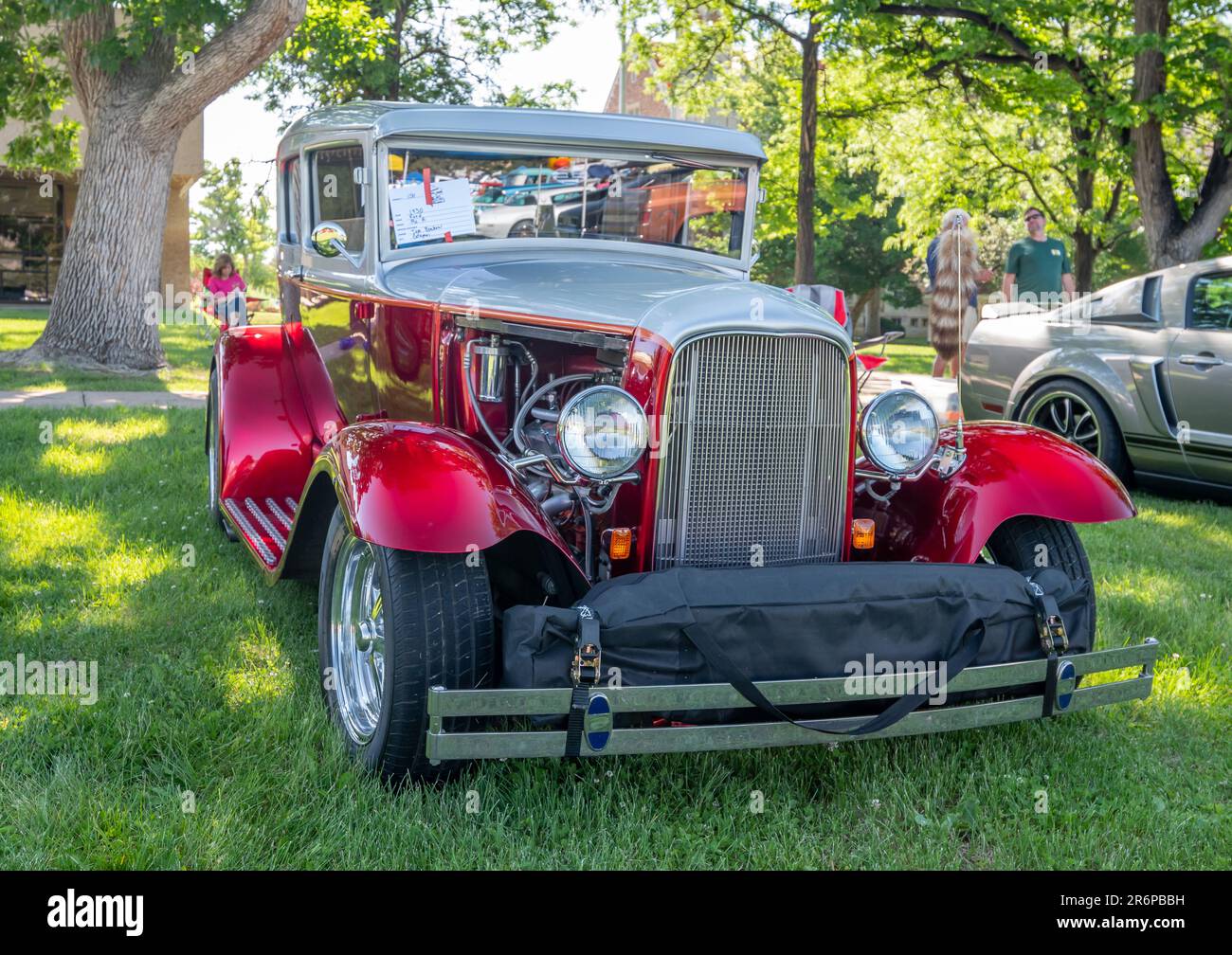 Canon City, CO, USA - 10 giugno 2023: Le auto d'epoca e i contadini che attirano al Canon Car Club Show 41st annuale sul terreno dell'Abbazia. Foto Stock