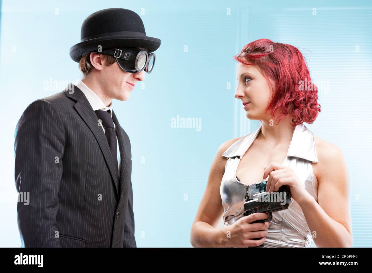 Spie steampunk, amanti in una storia contorta di passione e dovere. Ne consegue una lotta intensa e sanguinosa Foto Stock
