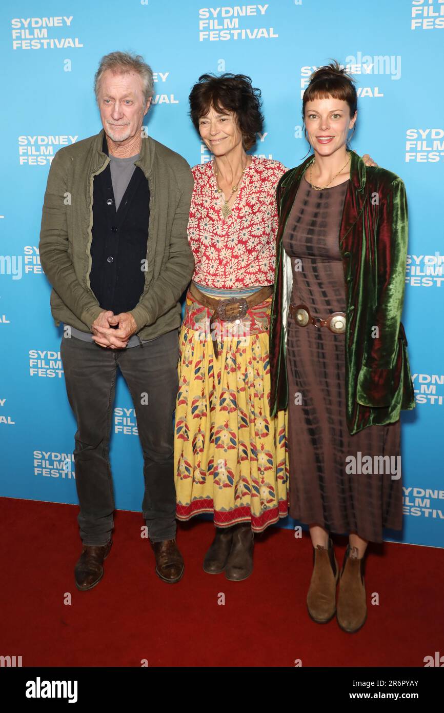 Sydney, Australia. 11th giugno, 2023. Festival del film di Sydney 70th: Rachell's Farm, tappeto rosso australiano Premiere allo state Theatre, 49 Market Street. Nella foto, L-R: Bryan Brown, Rachel Ward e Matilda Brown. Credit: Richard Milnes/Alamy Live News Foto Stock