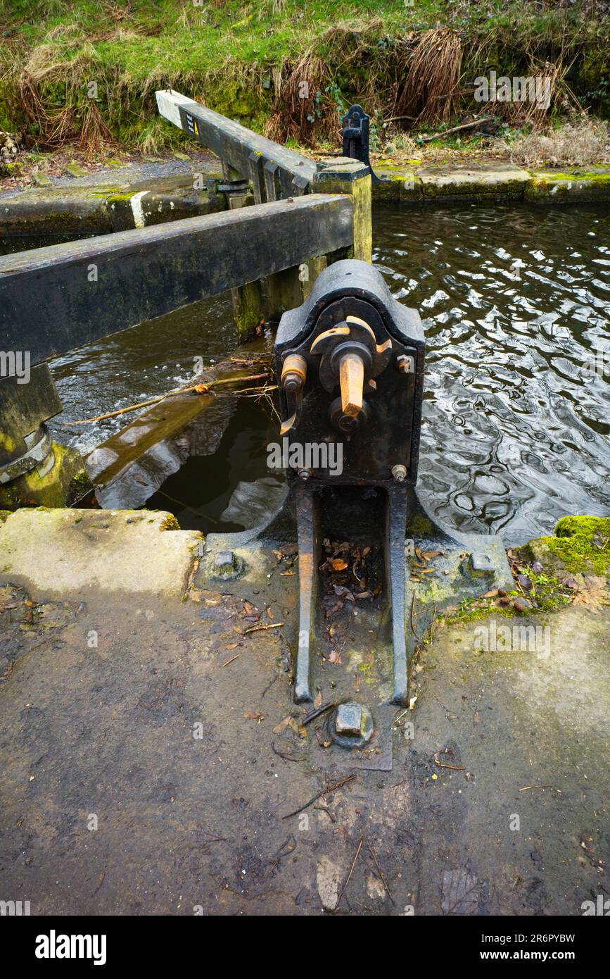 Particolare del meccanismo di avvolgimento della serratura sul canale Rochdale a Hebden Bridge Foto Stock