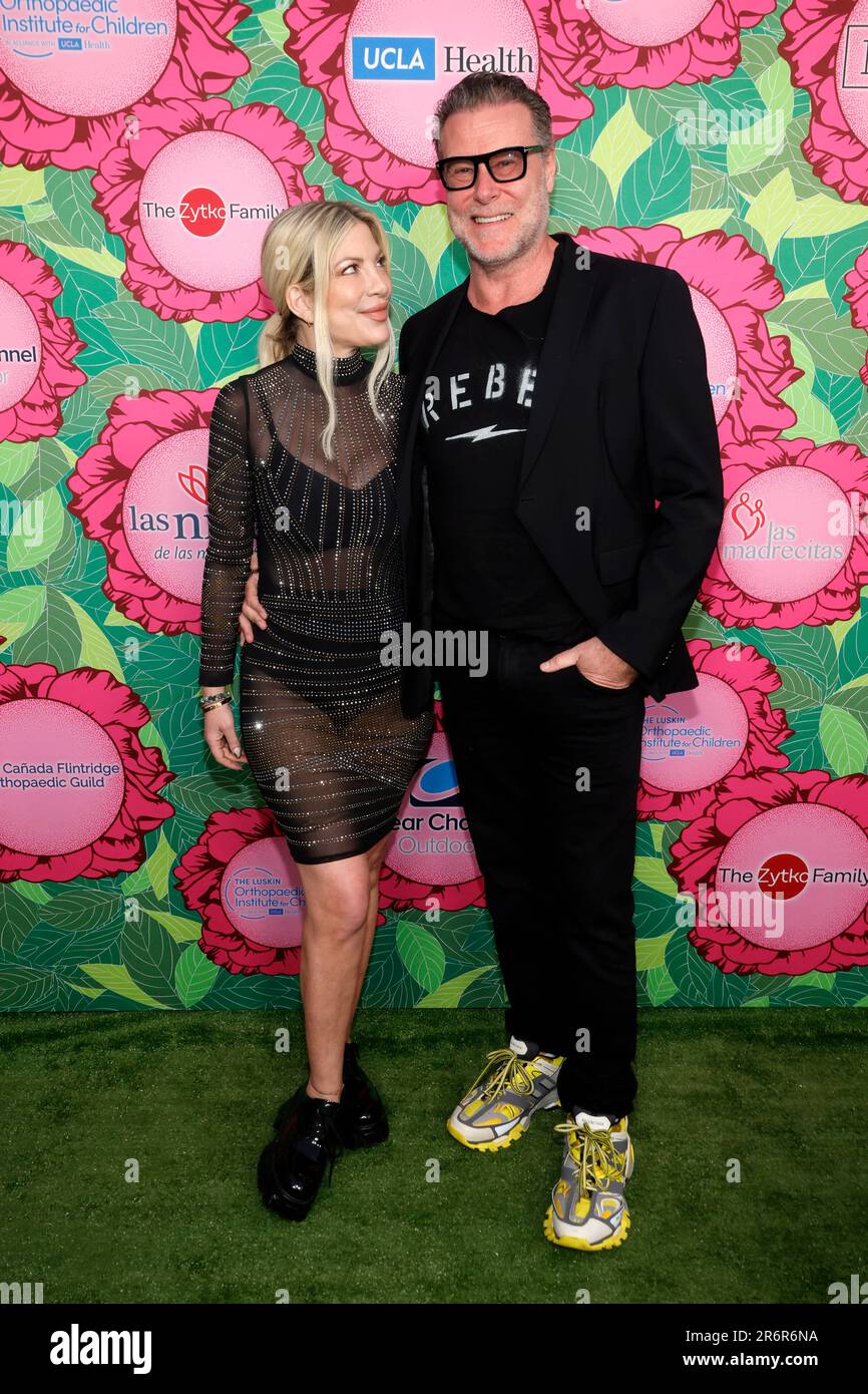 Los Angeles, California, Stati Uniti. 10th giugno, 2023. Tori Spelling, Dean McDermott. Stand for Kids Gala a sostegno del Luskin Orthopedic Institute for Children tenuto presso gli Universal Studios Backlot di Los Angeles. Photo Credit: AdMedia/Sipa USA Credit: Sipa US/Alamy Live News Foto Stock