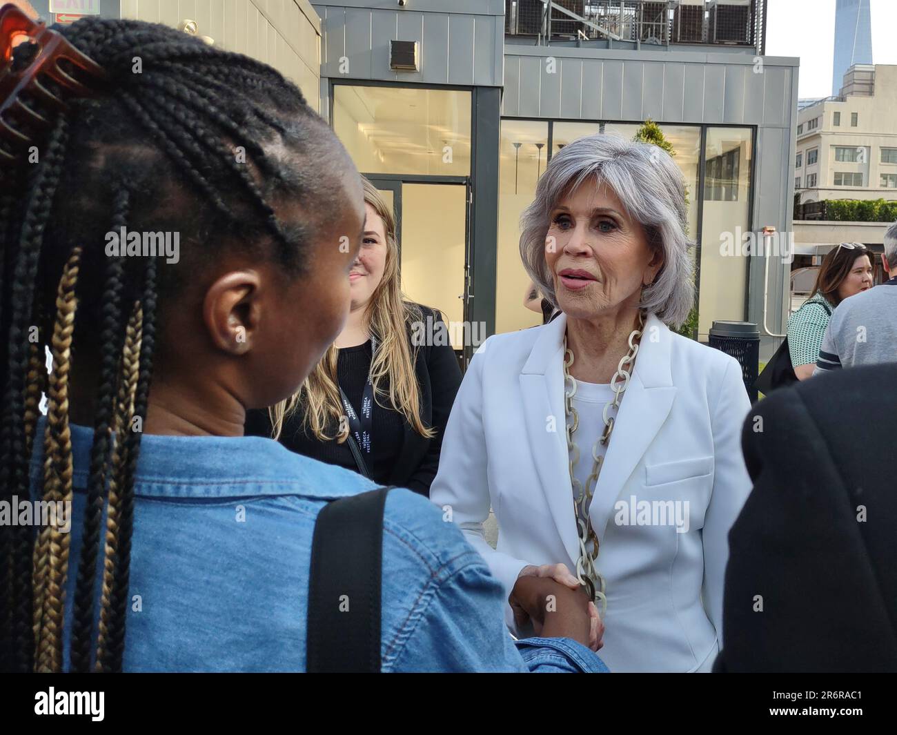 Spring Studios, 50 Varick Street, Manhattan, NY, Stati Uniti. Attrice Jane fonda -- una figura iconica nella storia dell'industria cinematografica -- ha tenuto un evento speciale al Tribeca Film Festival 2023, dove ha accettato il premio Harry Belafonte 2023, presentato da Alicia Keys. Credit: Credit: Julia Mineeva/EGBN TV News/Alamy Live News Foto Stock