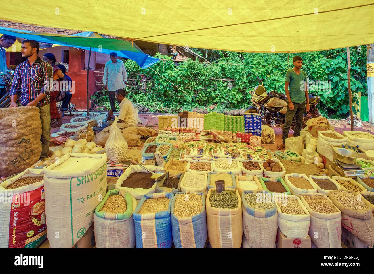 06 04 2014 Vintage Old Style Village Market, Banavasi, Sirsi, Uttara Kannada, Karnataka, India, Asia. Foto Stock