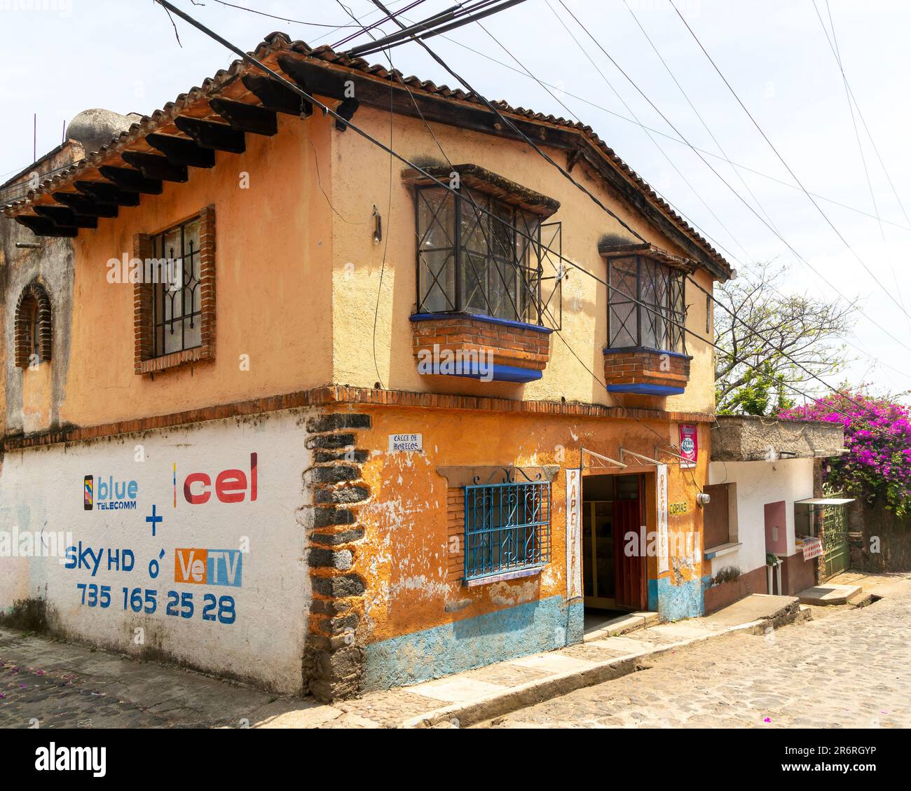 Piccolo villaggio di articoli da regalo e cancelleria, Santiago Tepetlapa, vicino a Tepoztlán, Stato di Morelos, Messico Foto Stock