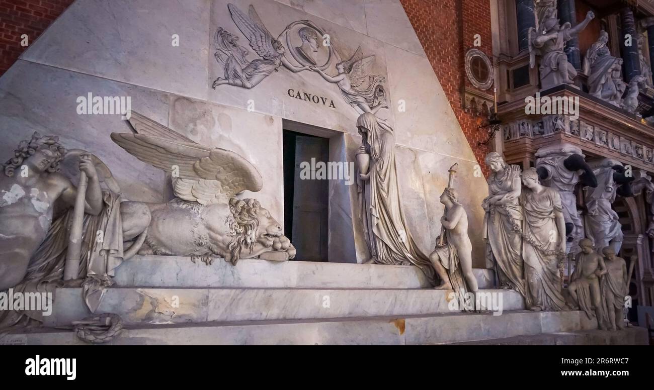 Basilica di San Polo di Santa Maria dei Frari, Venezia. Tomba di Antonio Canova Foto Stock