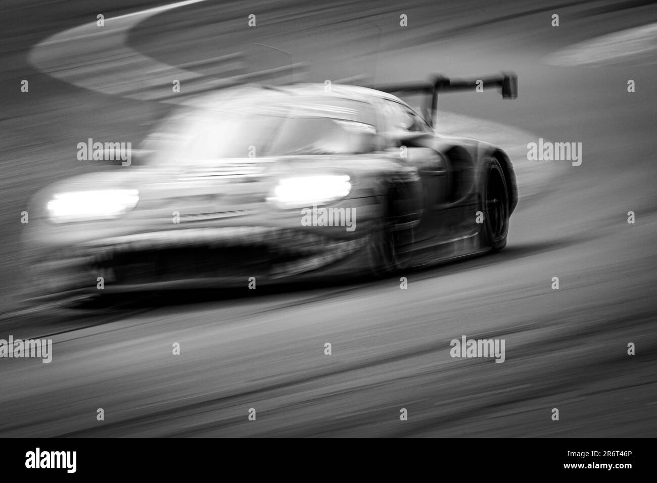 56 HYET PJ (usa), JEANNEATTE Gunnar (usa), CAIROLI Matteo (ia), Project 1 - AO, Porsche 911 RSR - 19, action Graphique picture, art, action durante la 24 ore di le Mans 2023 sul circuito des 24 Heures du Mans dal 10 al 11 giugno 2023 a le Mans, Francia - Foto: Paulo Maria/DPPI/LiveMedia Foto Stock
