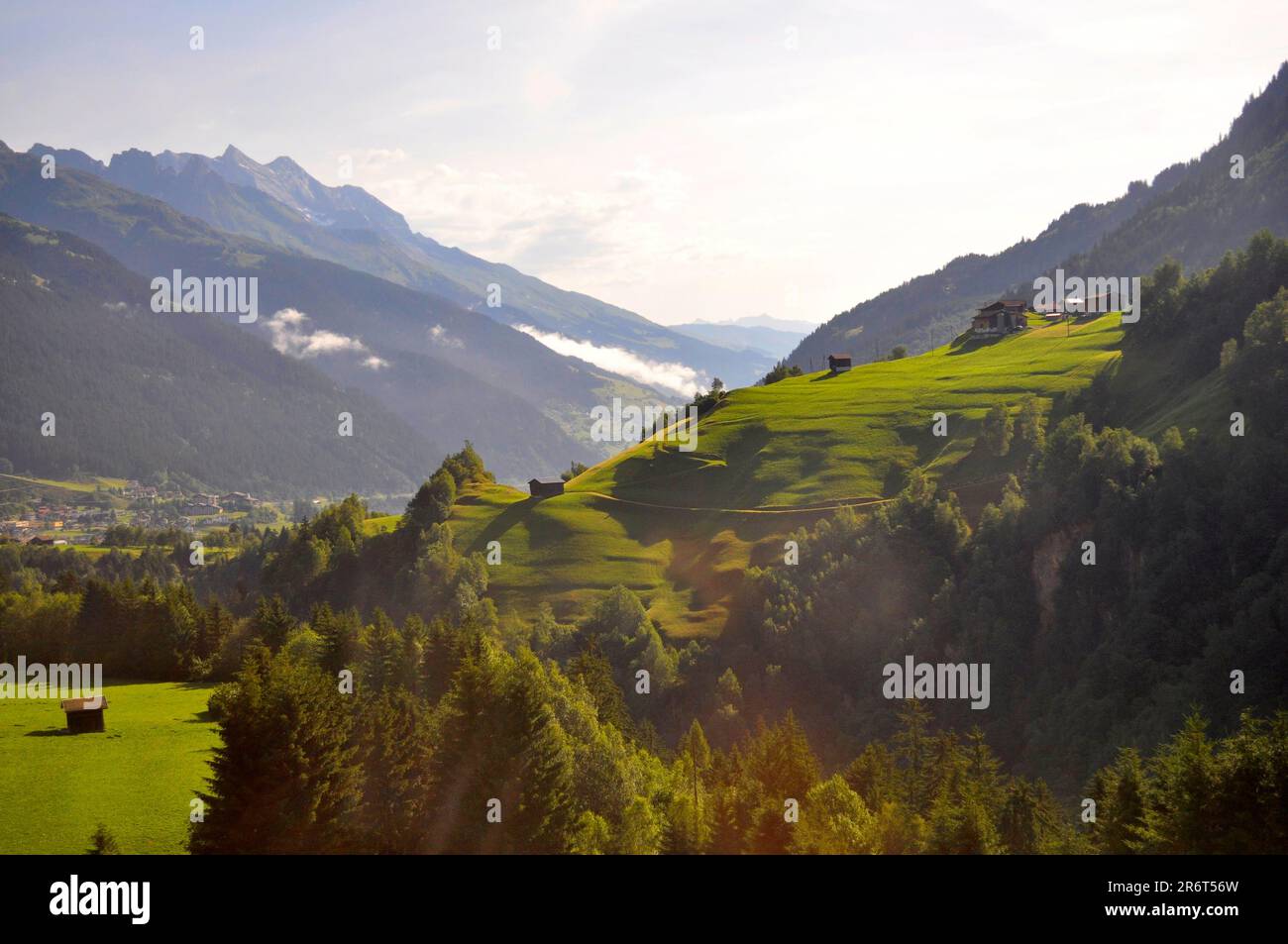 Svizzera, linea ferroviaria per Thusis, Matterhorn Gotthard Foto Stock