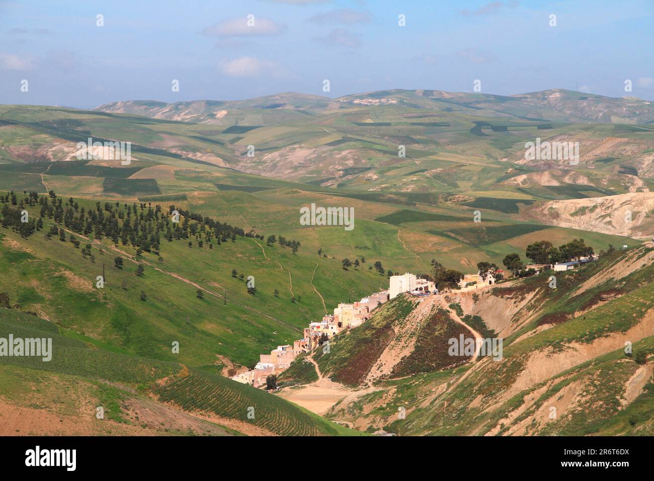 Paesaggio culturale collinare a nord-ovest di Fes Marocco Foto Stock