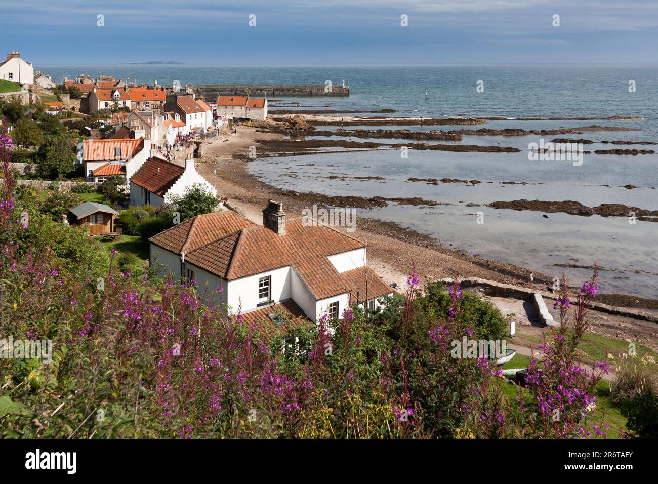 PITTENWEEM, FIFE/SCOTLAND - AGOSTO 13 : Vista di Pittenweem in Fife Scotland il 13 Agosto 2010. Persone non identificate Foto Stock