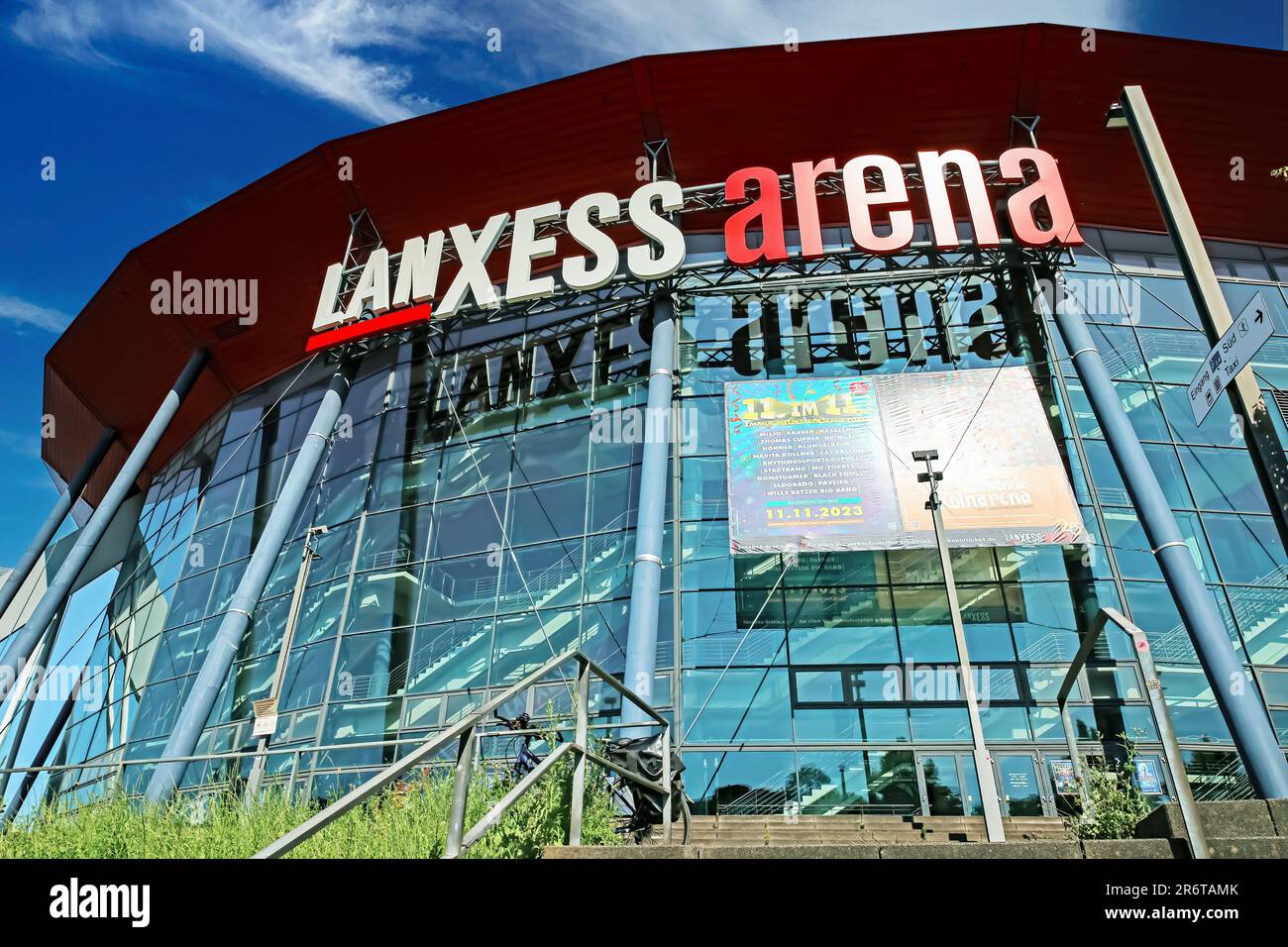 Colonia (Köln), Germania - Giugno 6. 2023: Bella sala eventi tedesca moderna Lanxess Arena Foto Stock