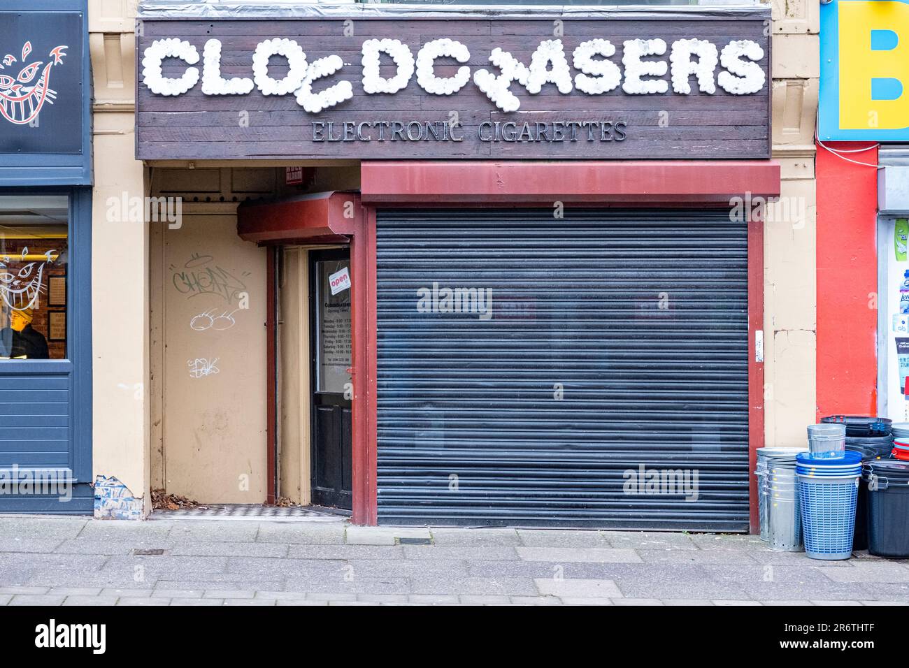 Chiuso il negozio di sigarette elettroniche Cloud Chasers a Crewe Cheshire nel Regno Unito Foto Stock