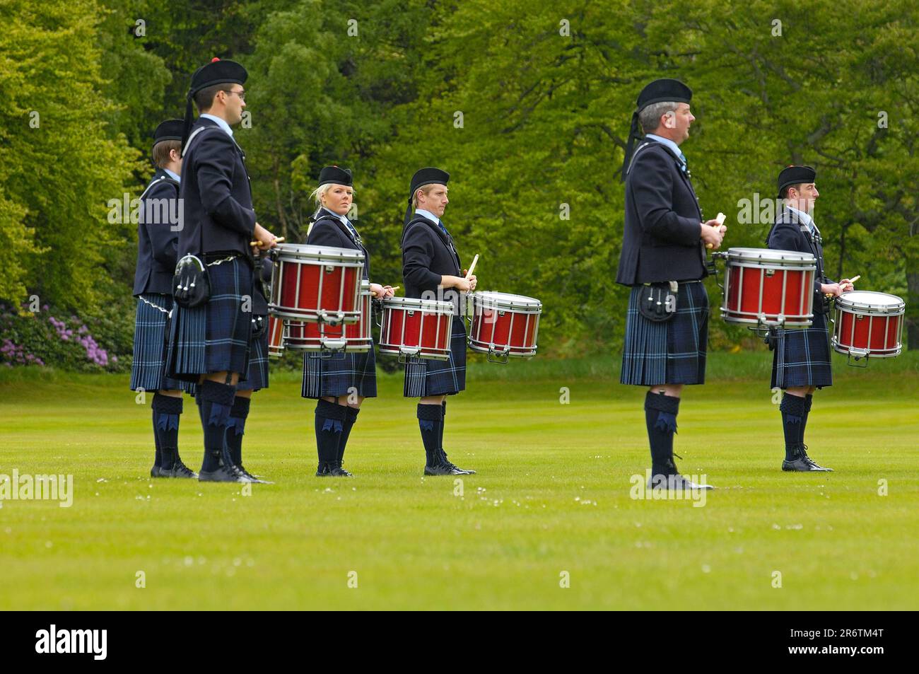 Grampian Police Pipe Band, Balmoral Castle, Aberdeenshire, Scozia, Regno Unito Foto Stock