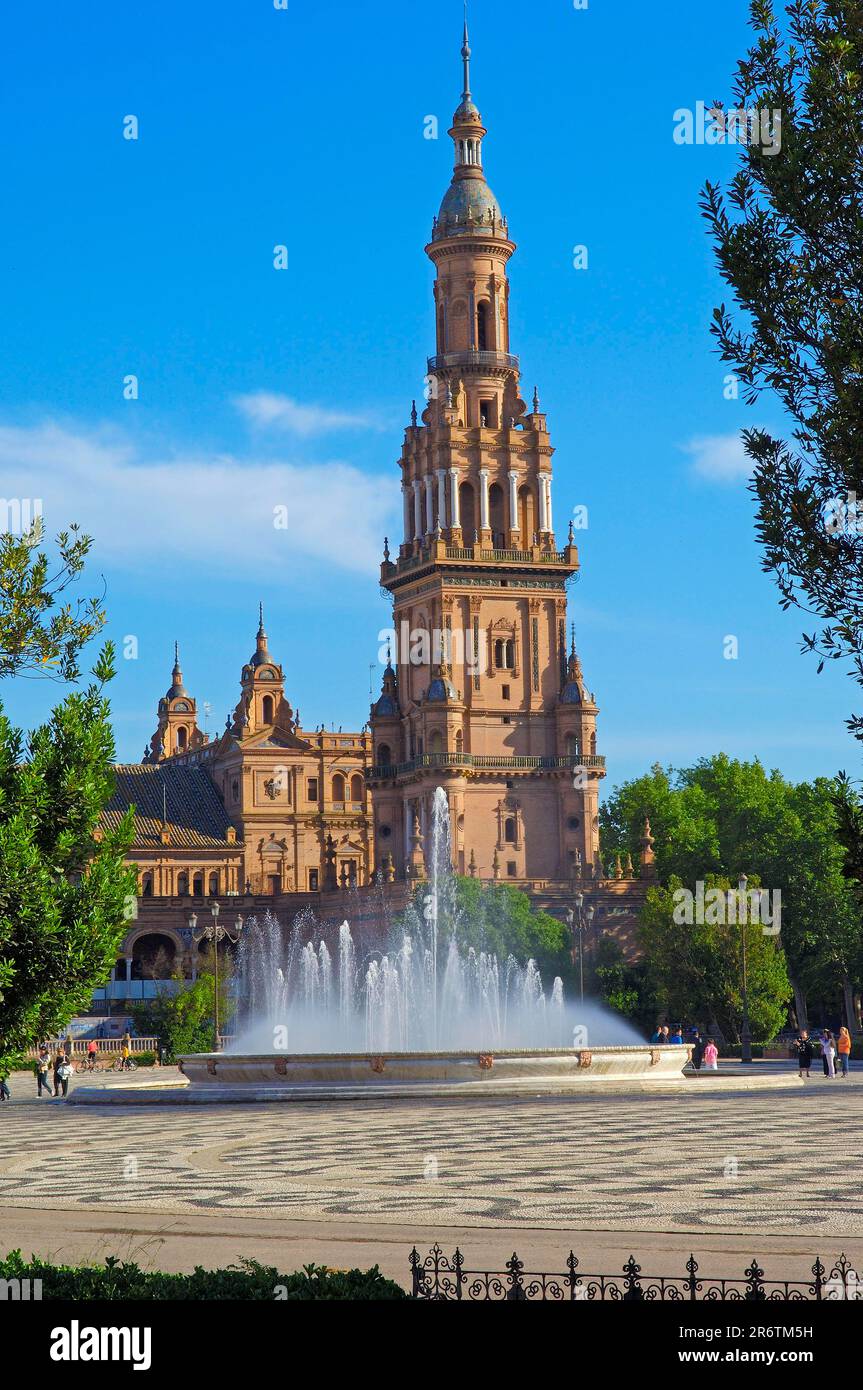 Torre Norte, Plaza de Espana, Parco Maria Luisa, Siviglia, Andalusia, Spagna Foto Stock