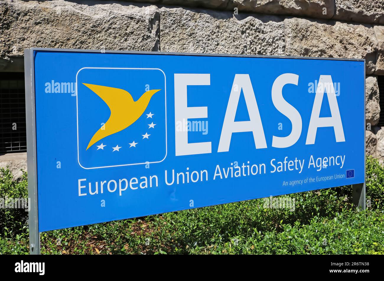 Colonia (Köln), Germania - Giugno 6. 2023: Chiusura del cartello dell'Agenzia europea per la sicurezza aerea EASA Foto Stock