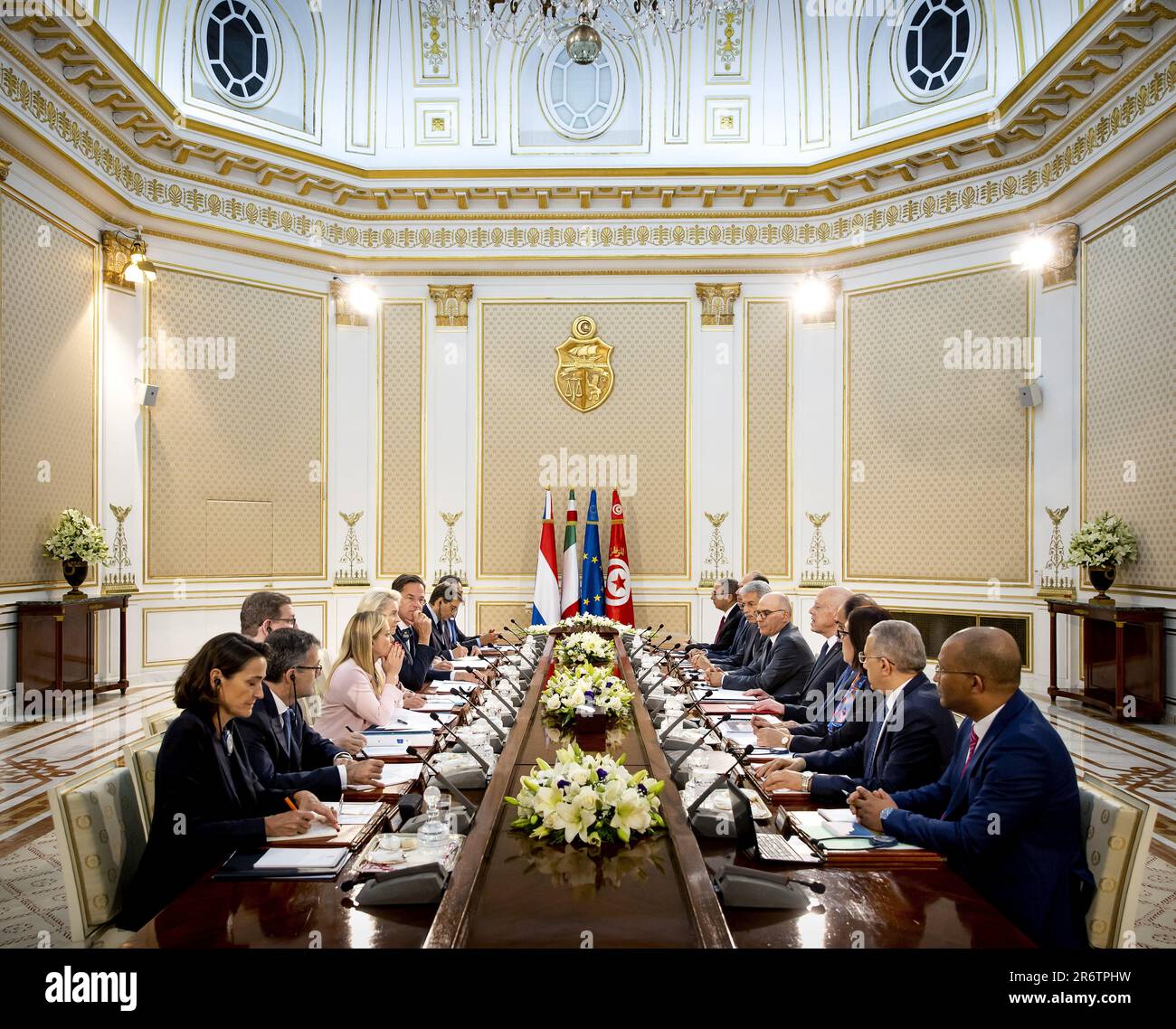 TUNISI - il primo ministro Mark Rutte, insieme al presidente della Commissione europea Ursula von der Leyen e al primo ministro italiano Giorgia Meloni, visita il presidente tunisino Kais Saied. L'Unione europea vuole stipulare accordi con il paese nordafricano per limitare l'immigrazione clandestina. ANP KOEN VAN WEEL netherlands out - belgium out Foto Stock