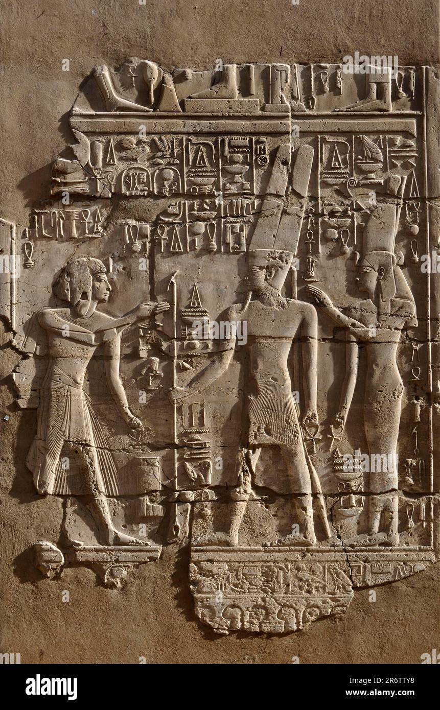 Muro di rilievo, zona di Amun-Re, Karnak complesso tempio, vicino a Luxor, Egitto Foto Stock