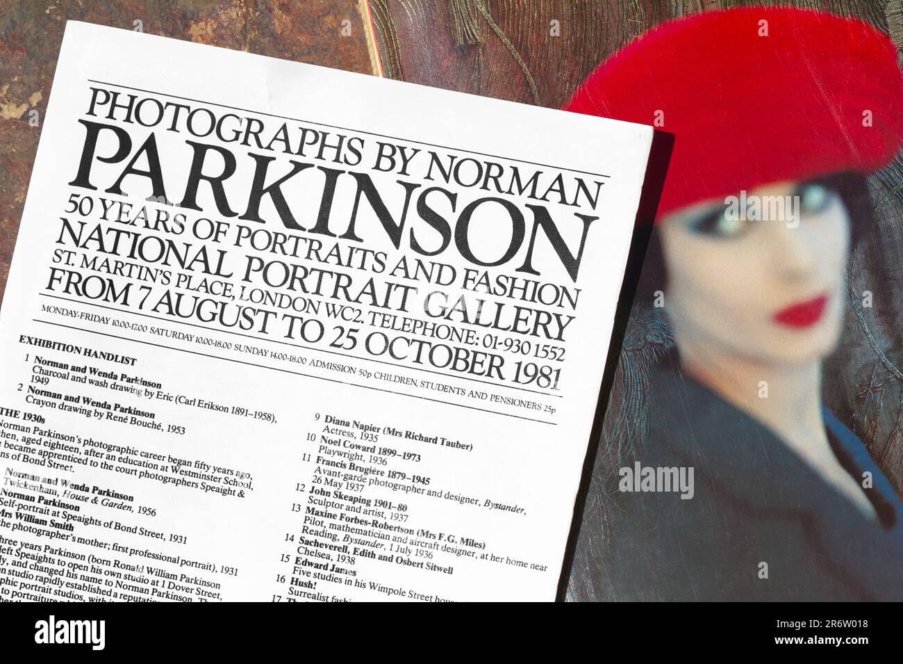 Catalogo e Brochure di una mostra di fotografie di Norman Parkinson alla National Portrait Gallery 1981,UK Foto Stock