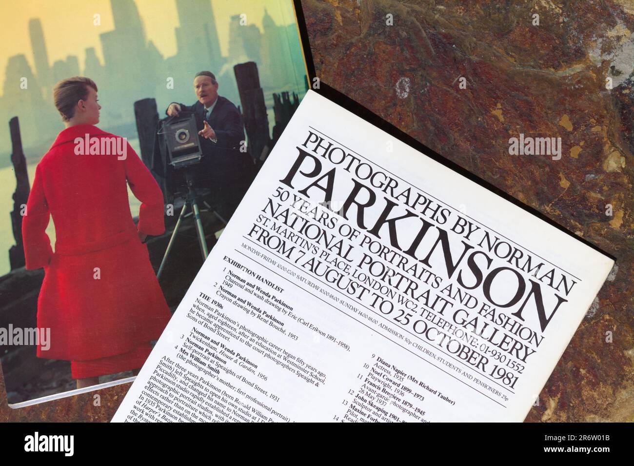Catalogo e Brochure di una mostra di fotografie di Norman Parkinson alla National Portrait Gallery 1981,UK Foto Stock