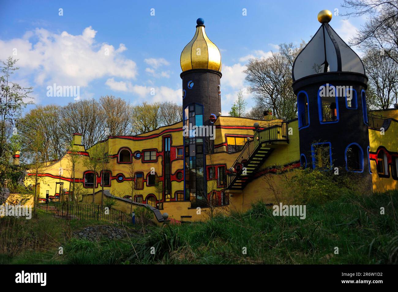 Ronald McDonald House, Grugapark, Essen, Renania settentrionale-Vestfalia, Germania, Hundertwasser House, McDonald's Kinderhilfe Foto Stock