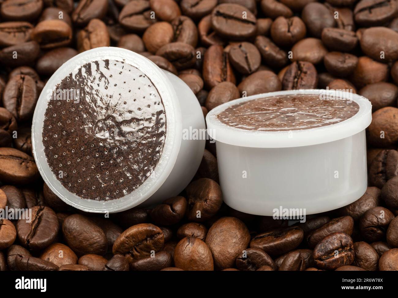 Punti caffè espresso sullo sfondo dei chicchi di caffè Foto Stock