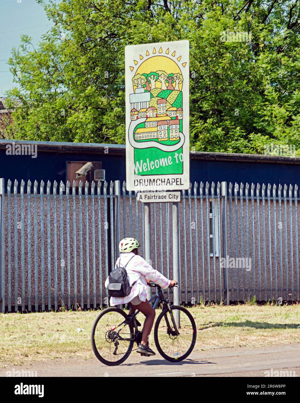 Glasgow, Scozia, Regno Unito 11th giugno 2023. UK Weather: Il benvenuto soleggiato alla drumChapel ha visto turisti e locali per le strade. Credit Gerard Ferry/Alamy Live News Foto Stock