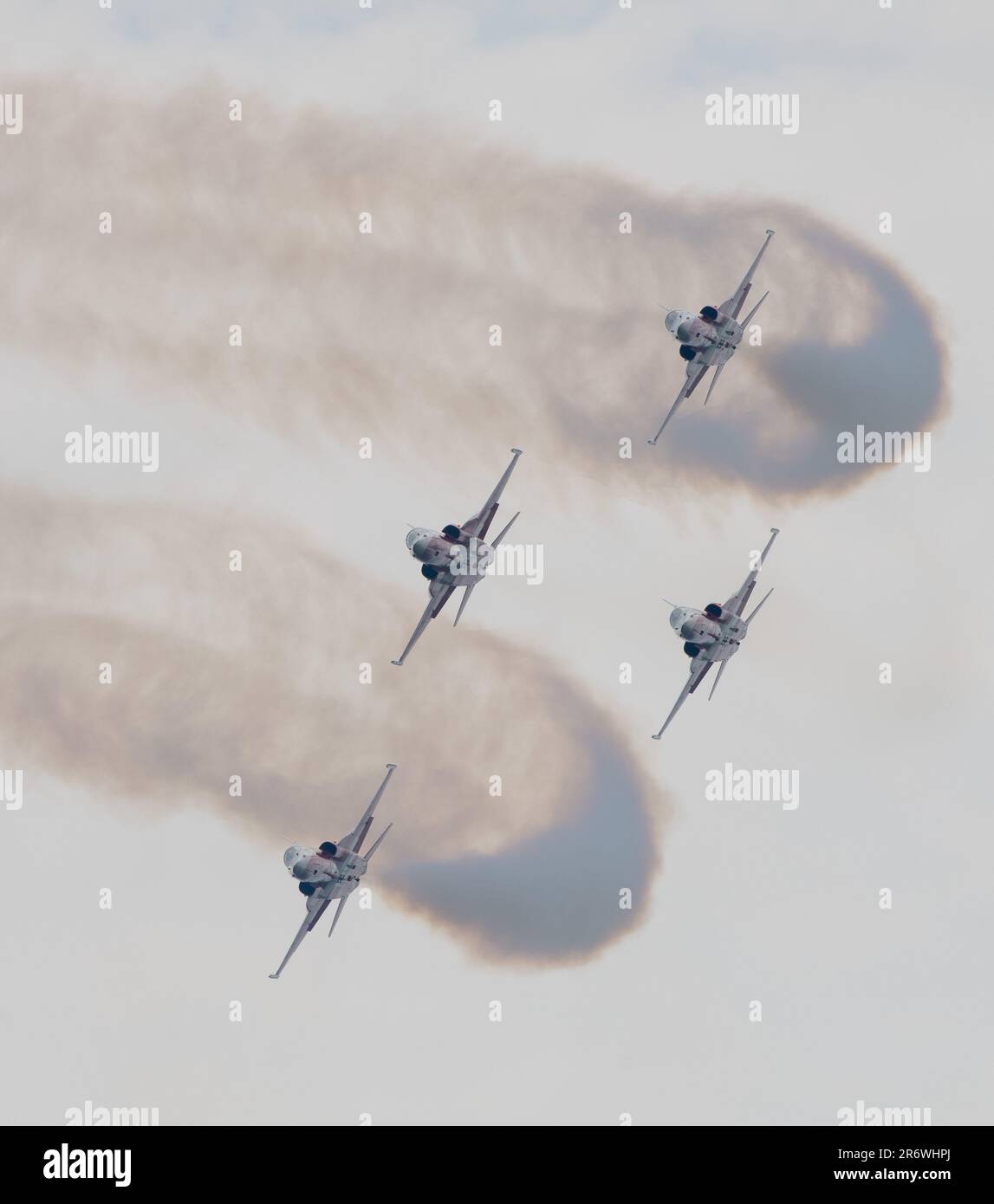 Royal Air Force Cosford, Cosford, Shropshire, Inghilterra. 11th giugno 2023. Partecipanti internazionali speciali la Patrouille Suisse è una squadra di aerobica dell'aeronautica svizzera che vi esibirà durante lo spettacolo aereo, durante il RAF Cosford Air Show al Royal Air Force Cosford. Credit Image: (Cody Froggatt/Alamy Live News) Foto Stock