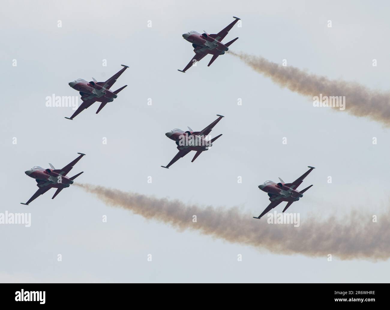 Royal Air Force Cosford, Cosford, Shropshire, Inghilterra. 11th giugno 2023. Partecipanti internazionali speciali la Patrouille Suisse è una squadra di aerobica dell'aeronautica svizzera che vi esibirà durante lo spettacolo aereo, durante il RAF Cosford Air Show al Royal Air Force Cosford. Credit Image: (Cody Froggatt/Alamy Live News) Foto Stock