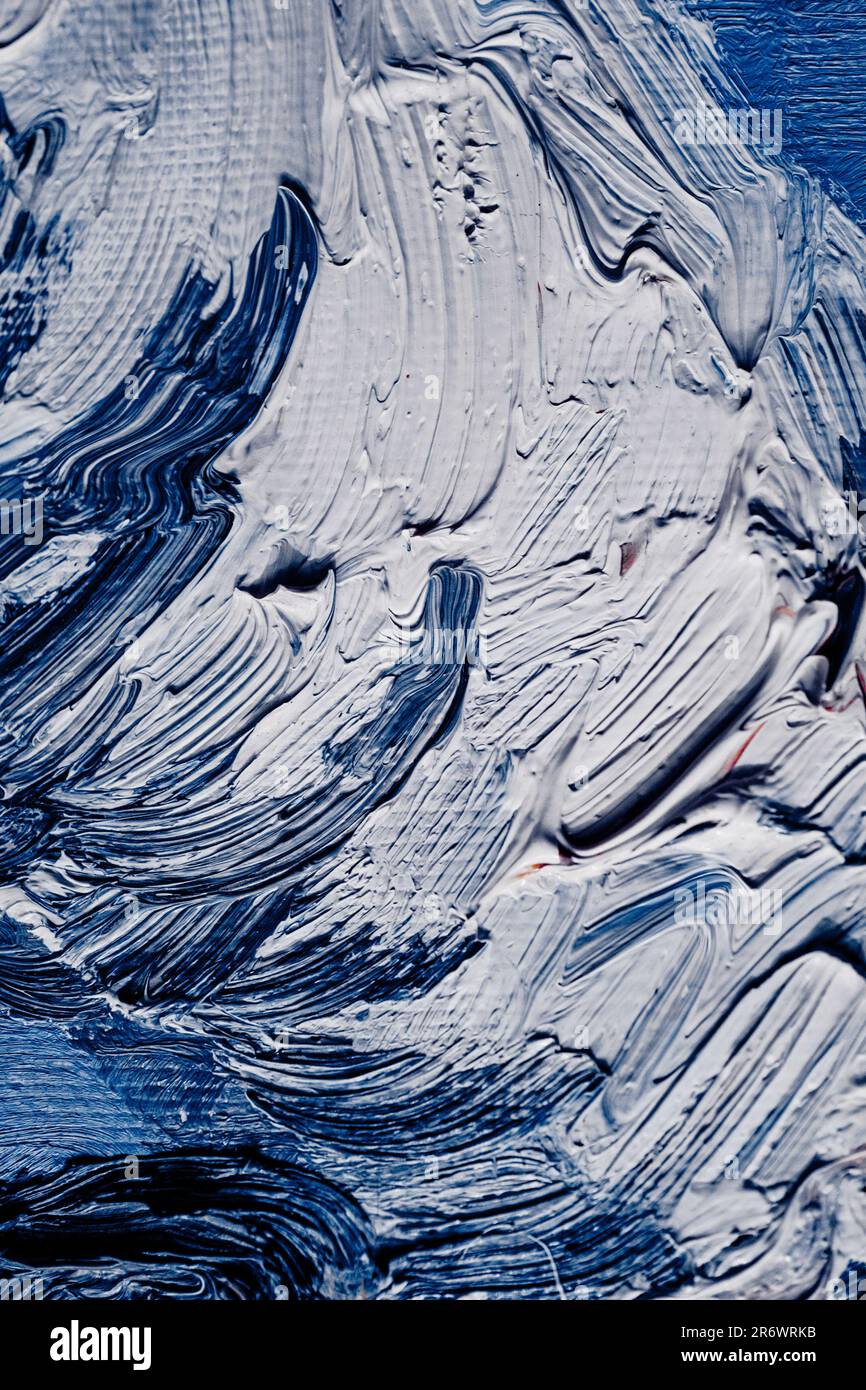 Primo piano blu bianco astratto pittura a olio sfondo. Arte contemporanea Macchie artistiche, macchie, stokes. Verticale Foto Stock