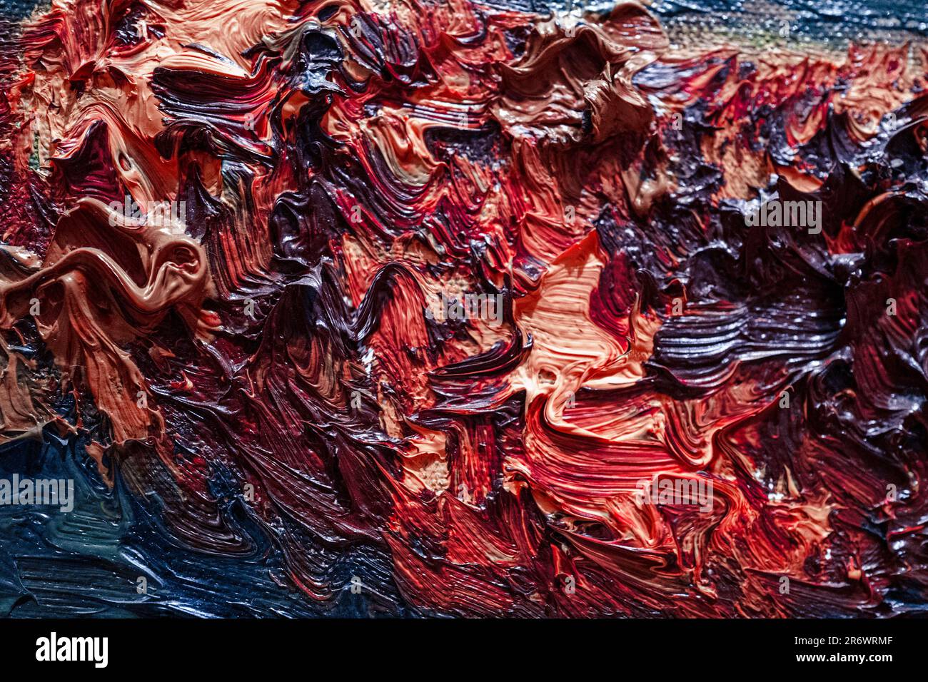 Primo piano blu scuro rosso astratto pittura a olio sfondo. Arte contemporanea Macchie artistiche, macchie, stokes macro. Foto Stock