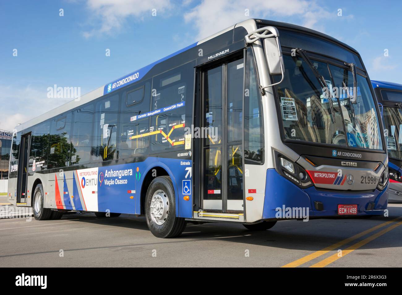 Autobus veicolo Caio Millennium IV Mercedes-Benz o-500U BlueTec 5 in mostra al Bus Brasil Fest 2022 spettacolo, che si svolge nella città di Barueri, Brasile. Foto Stock