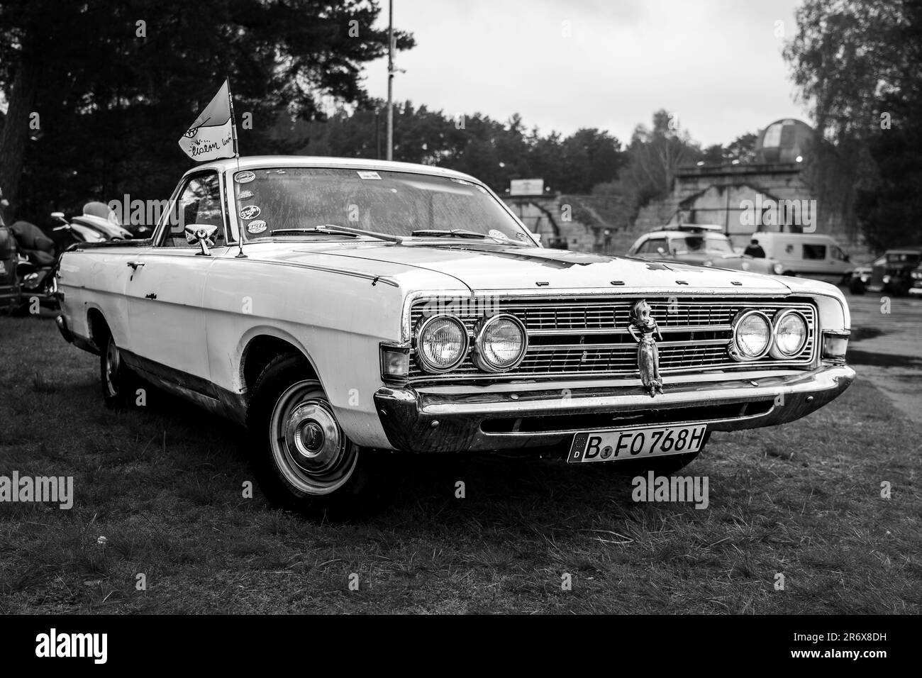 FINOWFURT, GERMANIA - 06 MAGGIO 2023: La vettura utilitaria coupé Ford Ranchero (quarta generazione), 1968. Bianco e nero. Festival di gara 2023. Apertura stagionale. Foto Stock