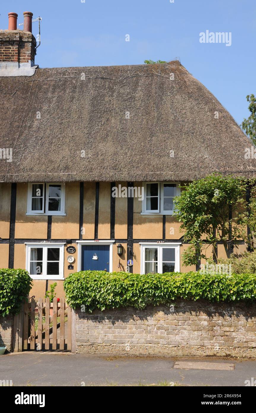 Con tetto in paglia, legno incorniciato, cottage, Bramfield, Hertfordshire Foto Stock
