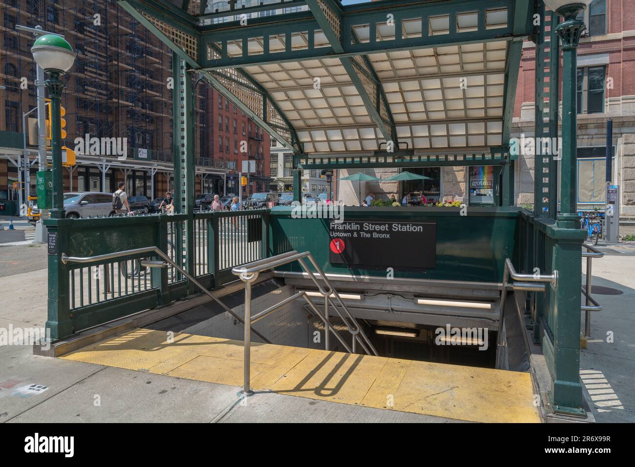 NEW YORK, N.Y. — 10 giugno 2023: Un ingresso della metropolitana di Franklin Street Station è visto a Manhattan. Foto Stock