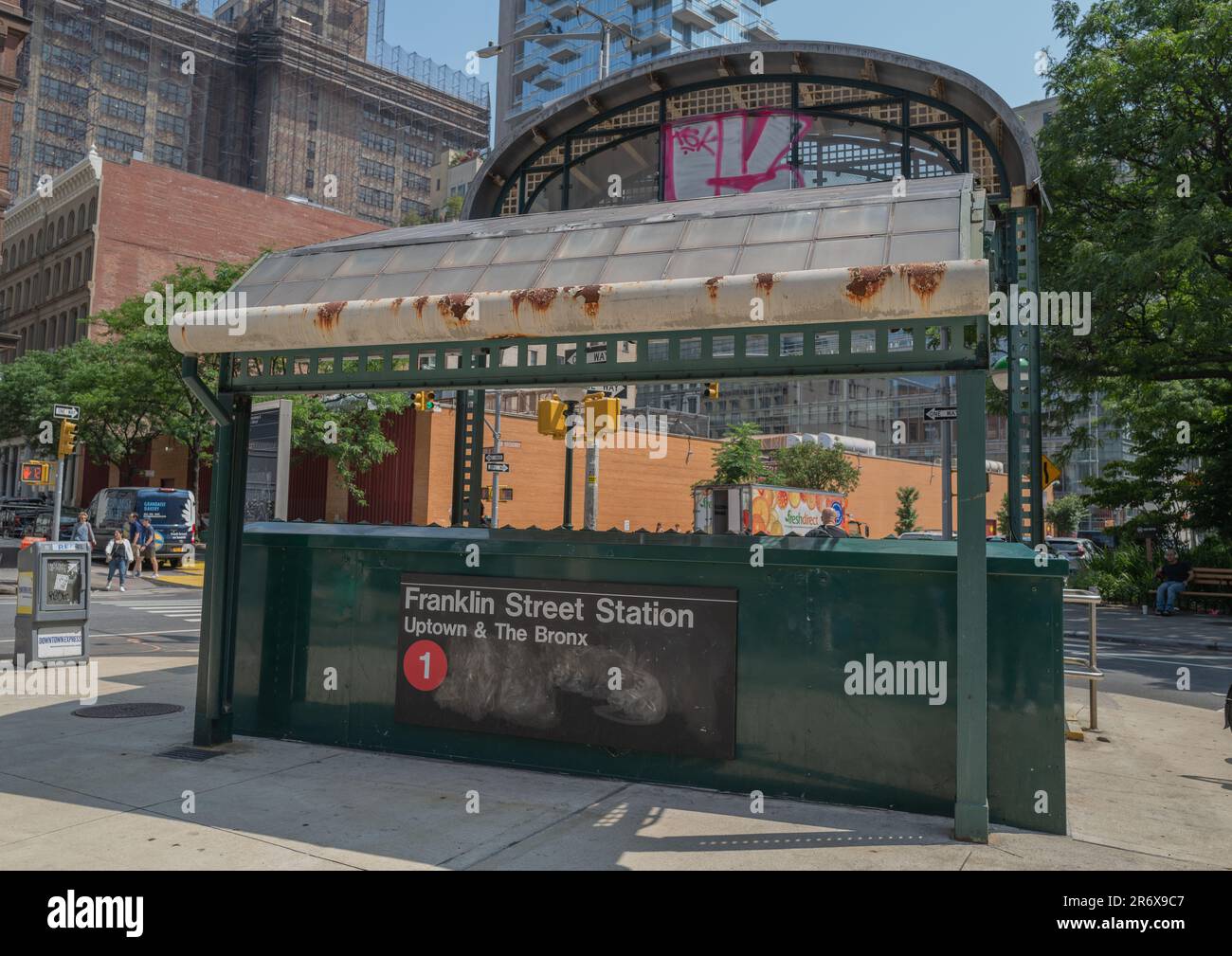 NEW YORK, N.Y. — 10 giugno 2023: Un ingresso della metropolitana di Franklin Street Station è visto a Manhattan. Foto Stock