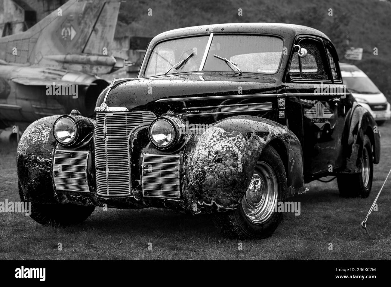 FINOWFURT, GERMANIA - 06 MAGGIO 2023: La vettura di dimensioni standard Oldsmobile 66 Special Business Coupe, 1939. Bianco e nero. Festival di gara 2023. Apertura stagionale. Foto Stock