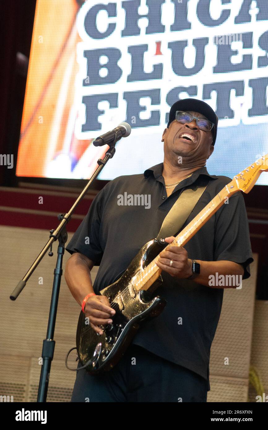 10 giugno 2023, Chicago, il, USA: Il Chicago Blues Festival ha continuato con un forte ritmo sabato sera 10th giugno. Le esibizioni di strong Blues hanno fatto ballare la folla con le braccia in aria. SugarRay Rayford, Demetria Taylor e la Mike Wheeler Band e Mud Morganfield (figlio di Muddy Waters) con una blues star stuudded band sono stati gli atti della serata. (Credit Image: © Karen I. Hirsch/ZUMA Press Wire) SOLO PER USO EDITORIALE! Non per USO commerciale! Foto Stock