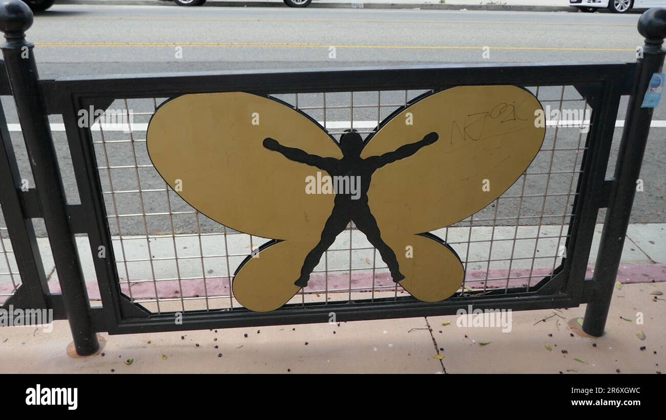 Los Angeles, California, USA 8th Giugno 2023 Butterfly Pupa Larva Metal Artwork al Evergreen Cemetery al 204 N. Evergreen Avenue il 8 Giugno 2023 a Los Angeles, California, USA. Foto di Barry King/Alamy Stock Photo Foto Stock