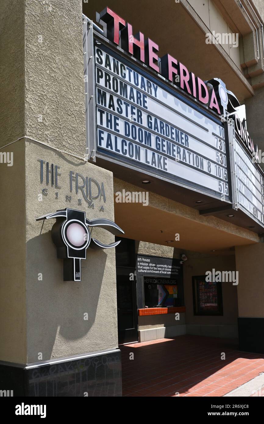 SANTA ANA, CALIFORNIA - 6 GIUGNO 2023: Il cinema Frida è l'unico cinema Arthouse no profit dei Countys Orange, indipendente, straniero e classico fi Foto Stock