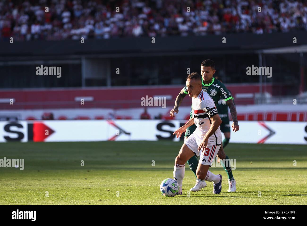 Rafinha di São Paulo durante la partita contro Palmeiras per il 10th° round del Campionato brasiliano, a Estádio Cícero Pompeo de Toledo, nel quartiere Morumbi, questa Domenica, il 11th. Credit: Brazil Photo Press/Alamy Live News Foto Stock