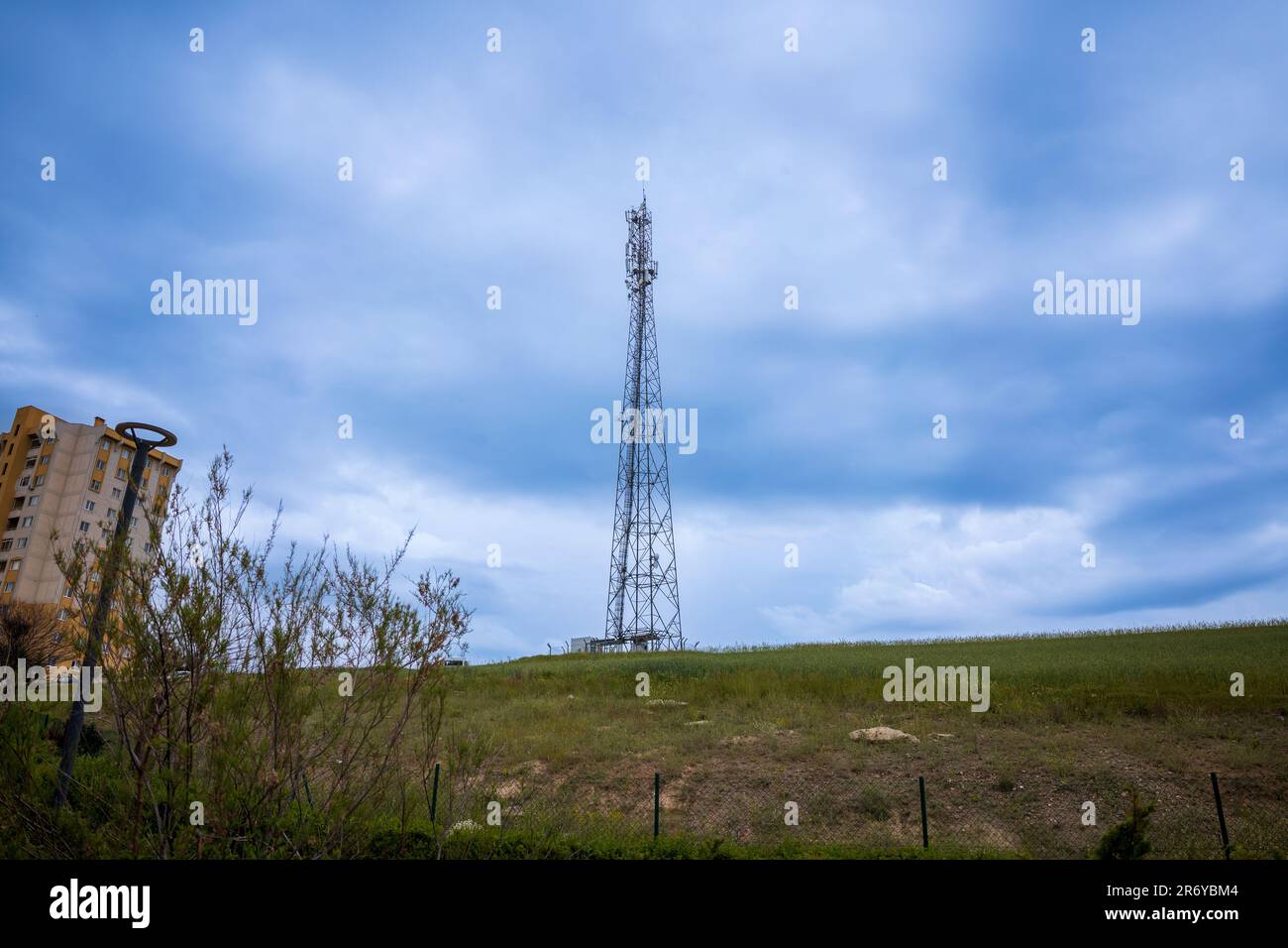 Torre cellulare per telecomunicazioni Foto Stock