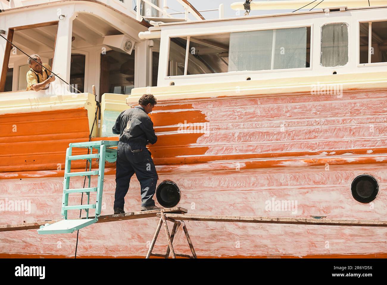 Restauro barche a Syros Grecia Foto Stock