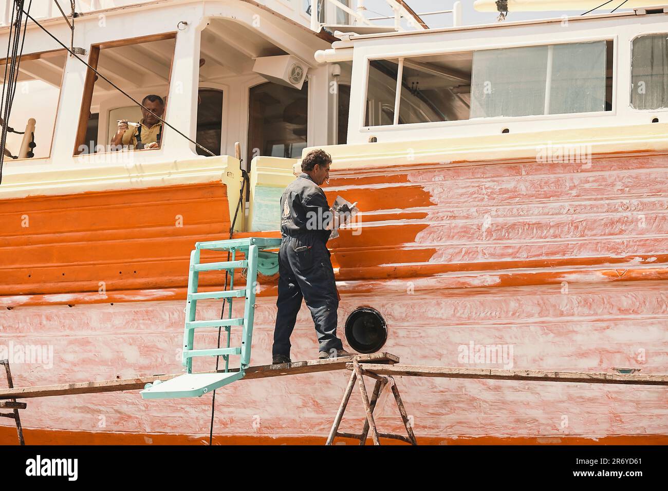 Restauro barche a Syros Grecia Foto Stock