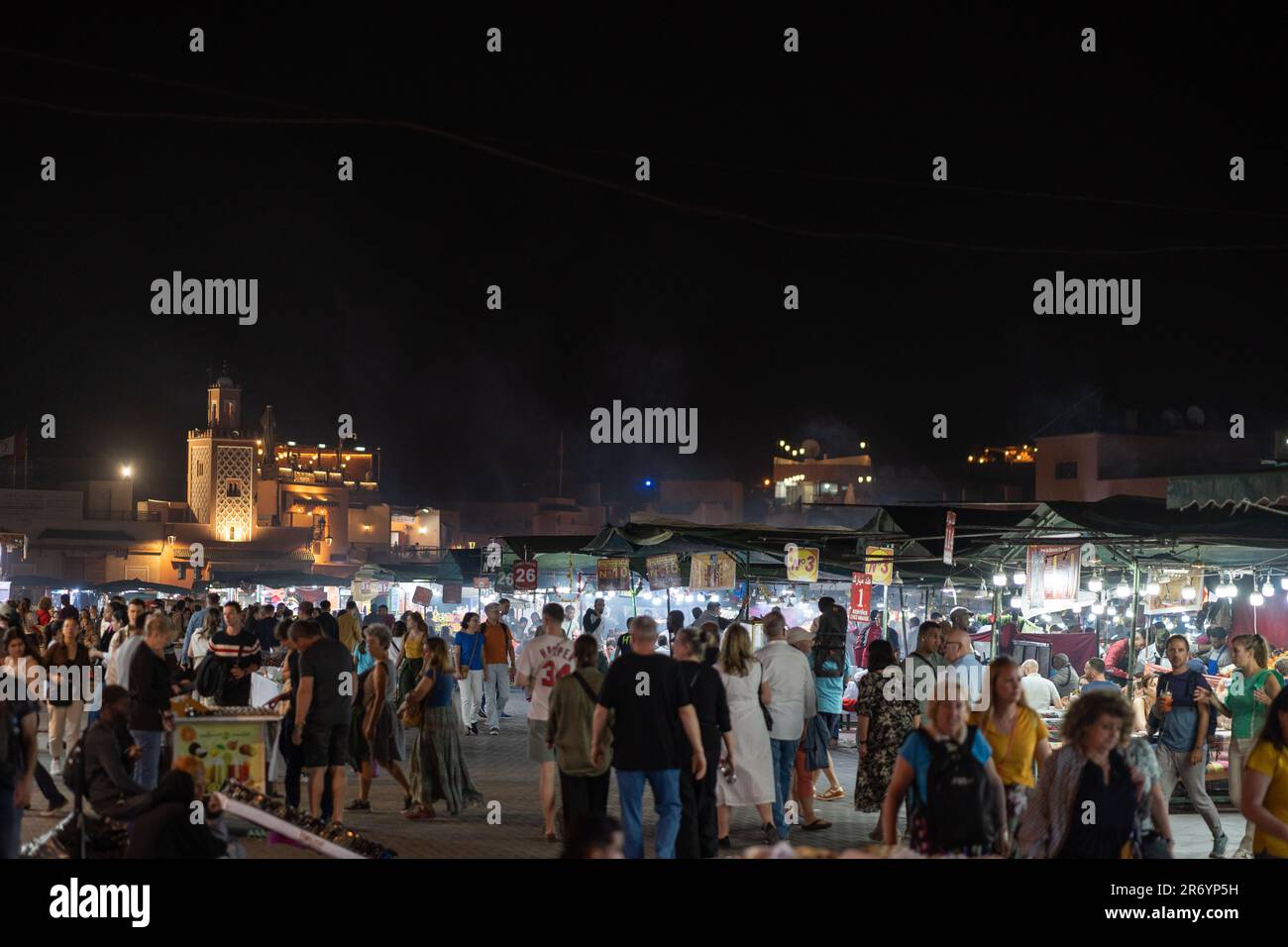 Notte in piazza Jemaa el-Fnaa. Foto Stock