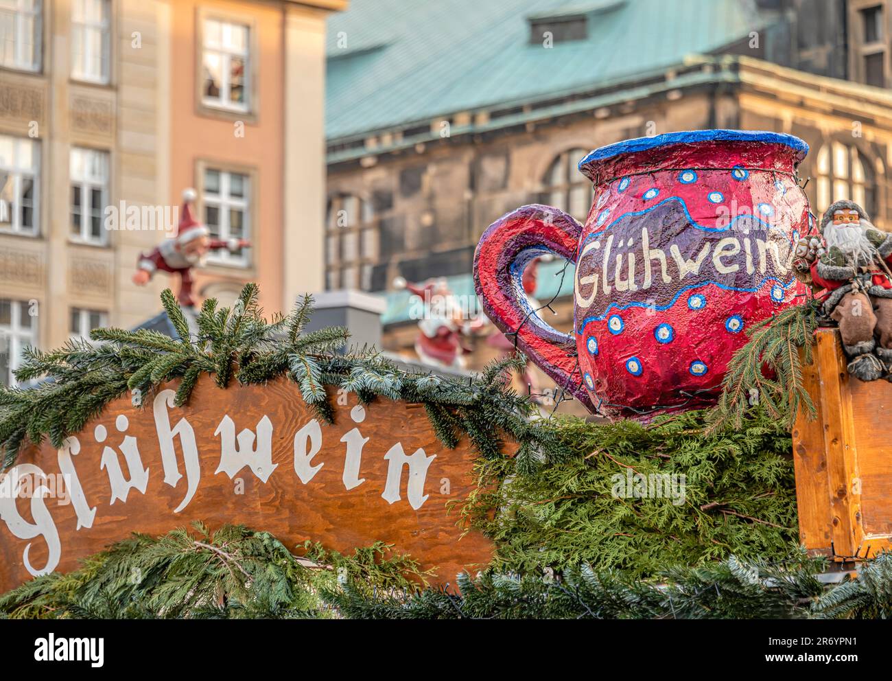 Particolare di uno stand di VIN brulé al mercatino di Natale di Dresda, Sassonia, Germania Foto Stock