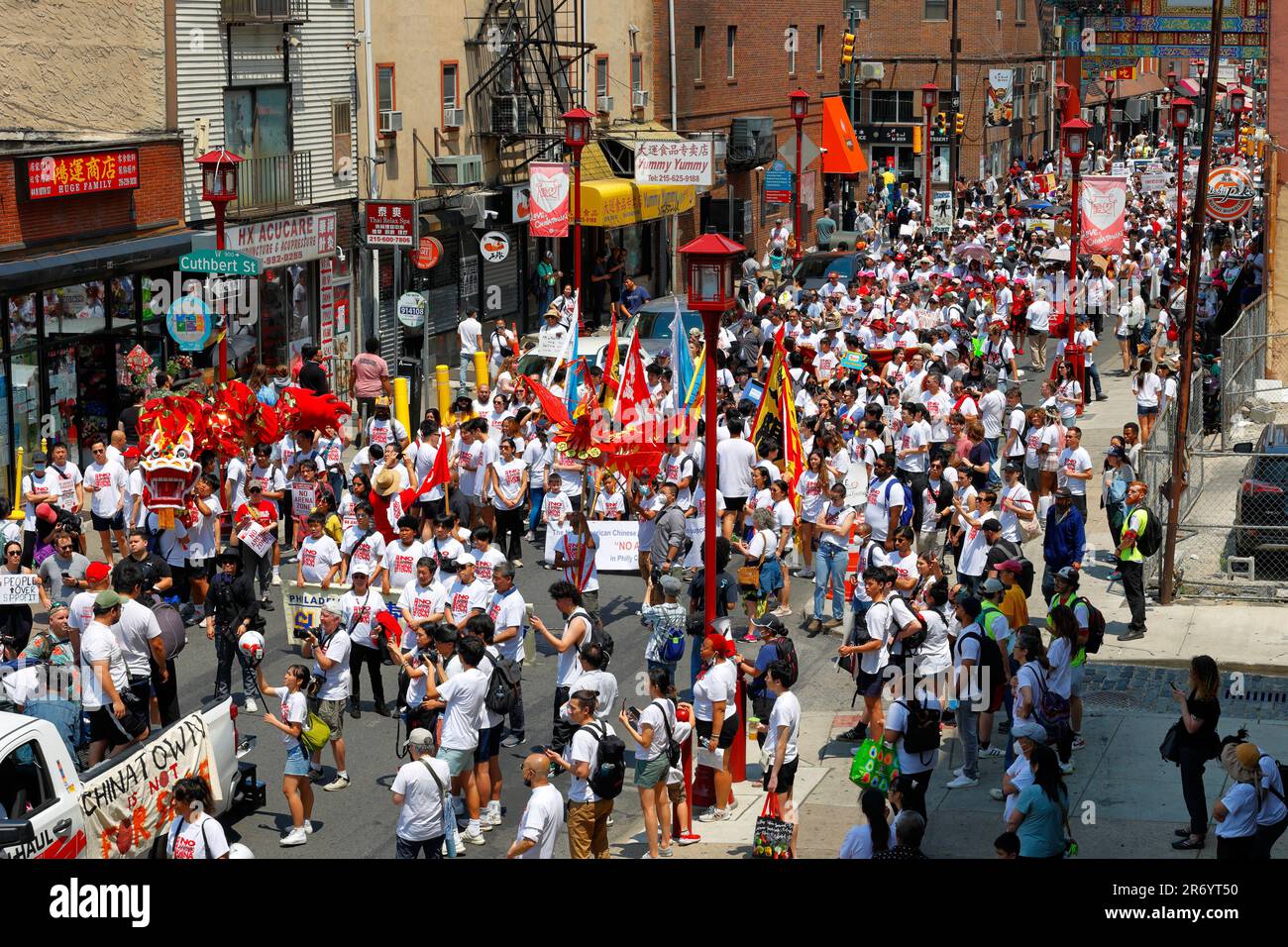 10 giugno 2023, Filadelfia. No Arena a Chinatown protesta marzo. La gente si oppone alla costruzione di uno stadio Sixers a Chinatown (vedi informazioni aggiuntive). Foto Stock