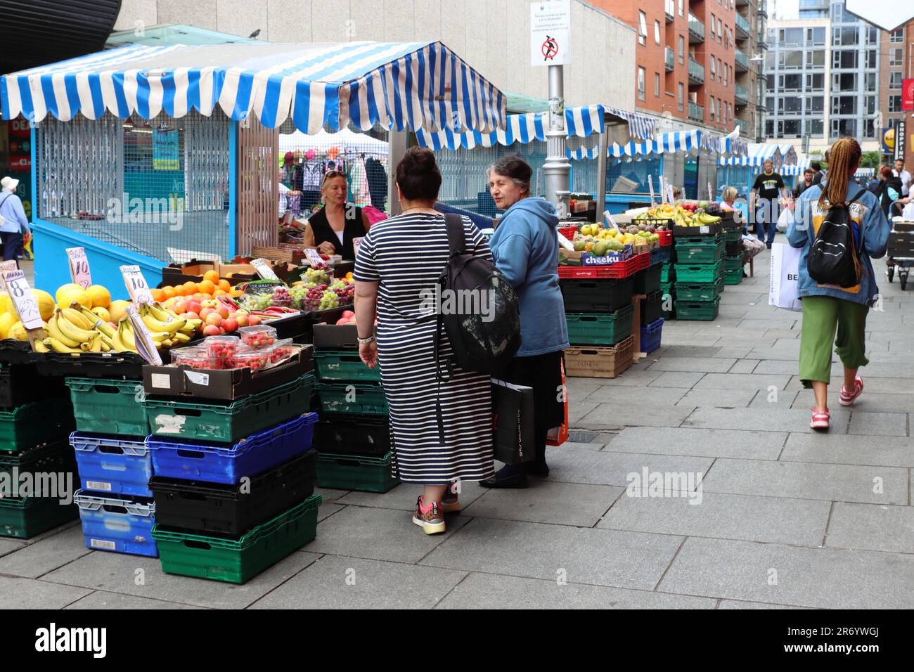 Bancarelle sul mercato di Moore Street, Dublino, Irlanda Foto Stock