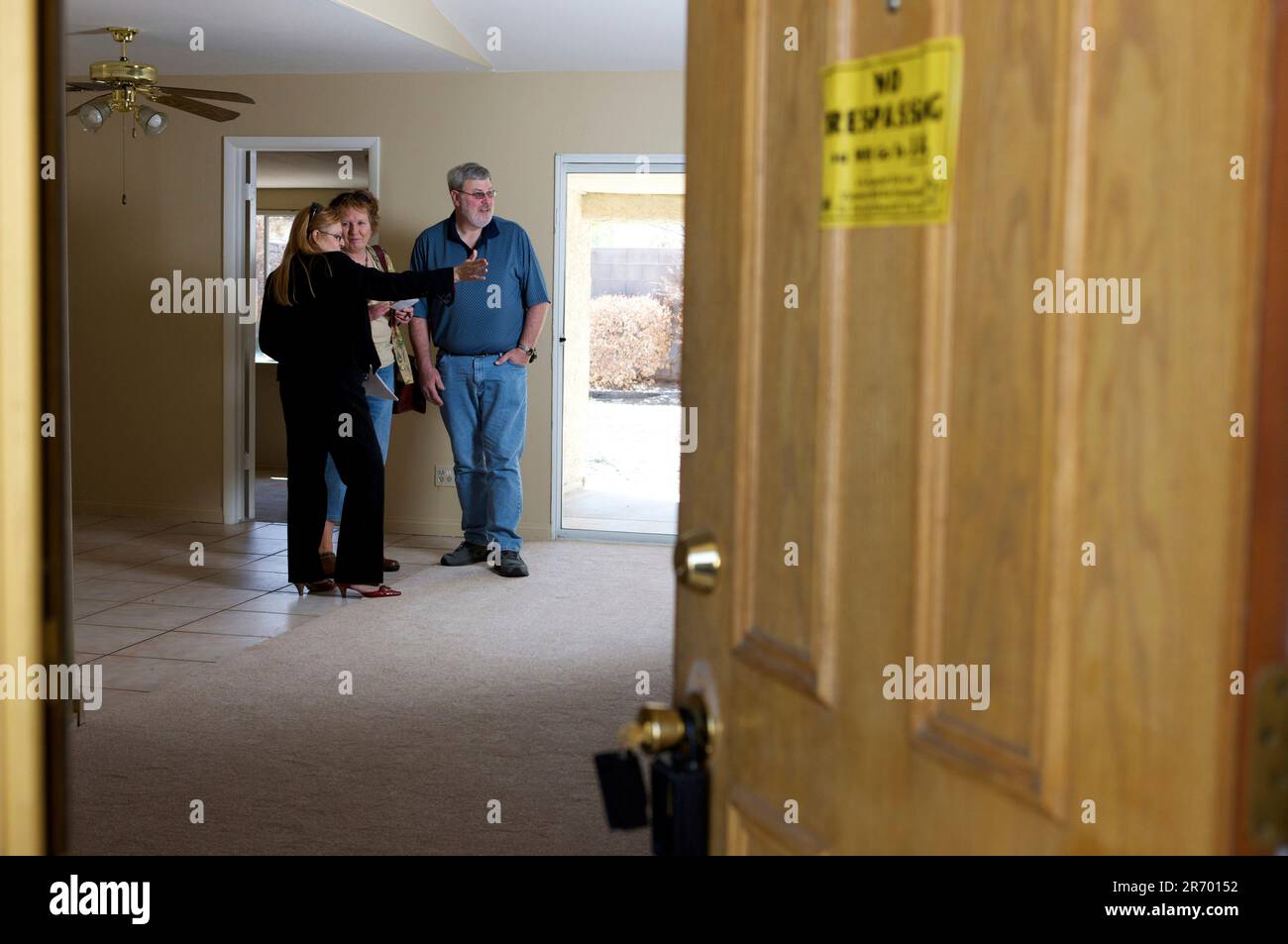 Un agente immobiliare di Las Vegas mostra le case ad una coppia da Westenrville, New York che progetta di ritirarsi a Las Vegas entro i prossimi cinque anni. Foto Stock